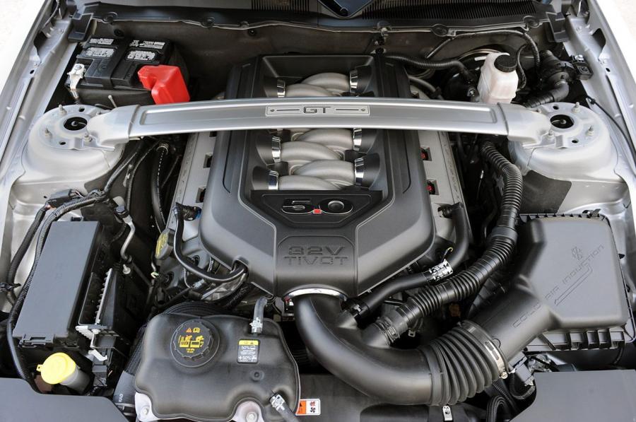  Ford Mustang GT 2011 года  (фото 31 из 90)